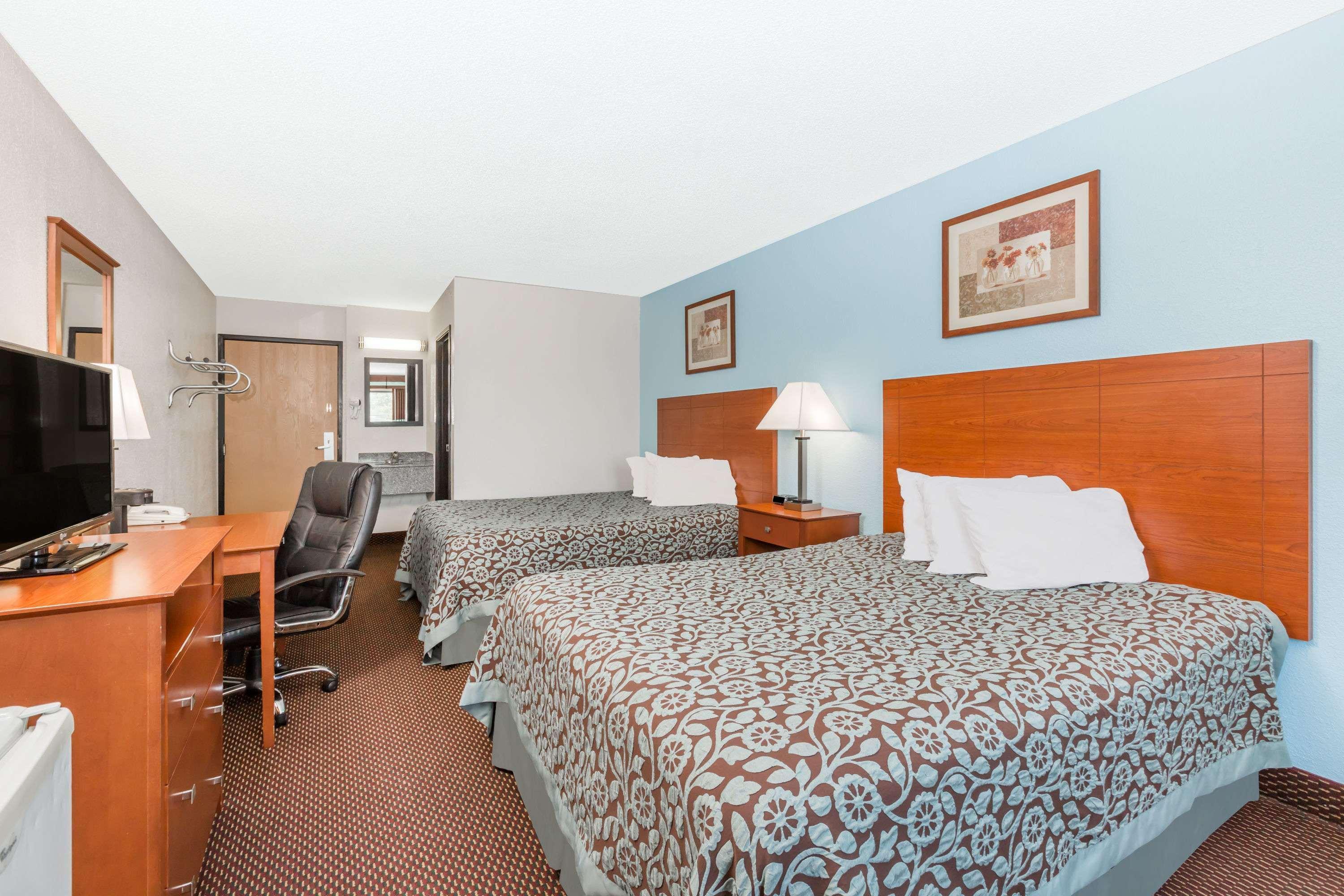 Days Inn By Wyndham Ankeny - Des Moines Bagian luar foto