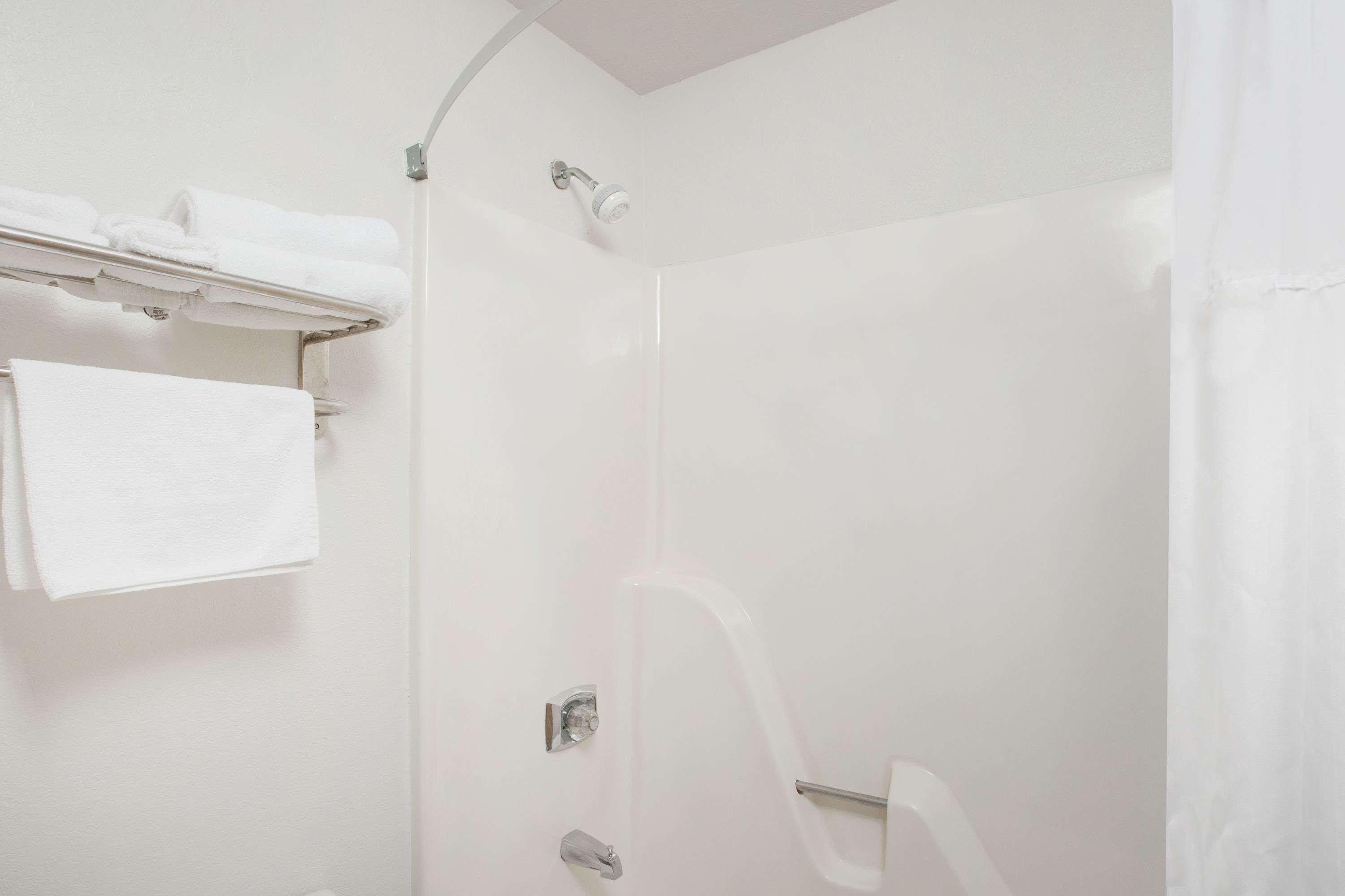 Days Inn By Wyndham Ankeny - Des Moines Bagian luar foto