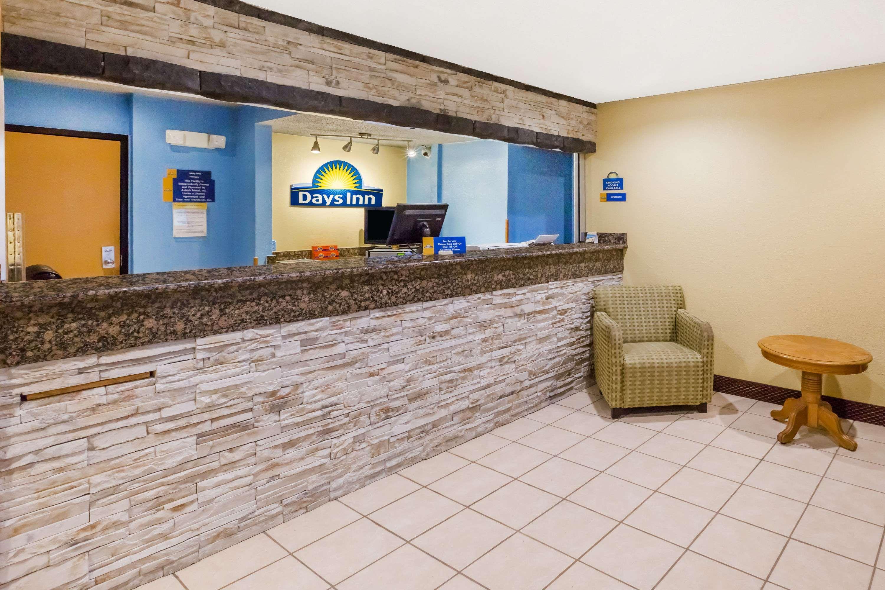 Days Inn By Wyndham Ankeny - Des Moines Bagian luar foto
