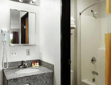 Days Inn By Wyndham Ankeny - Des Moines Bagian luar foto
