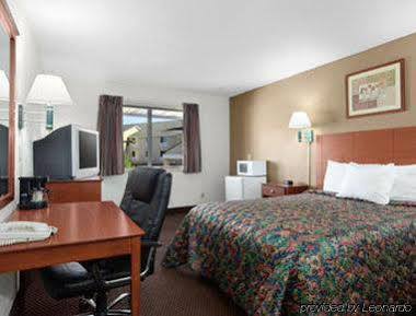 Days Inn By Wyndham Ankeny - Des Moines Bagian luar foto